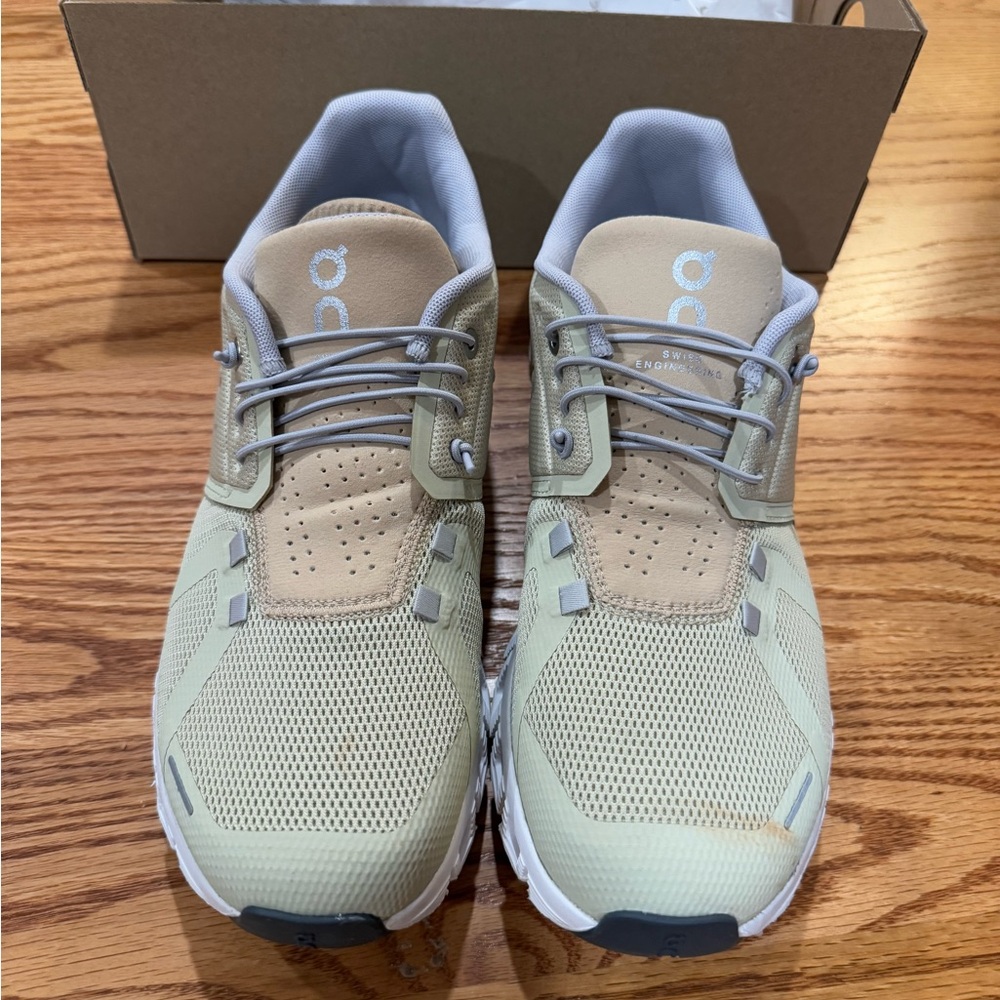 On Running Cloud 5 Sneakers